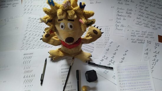 Glītrakstīšanas nodarbība grupā